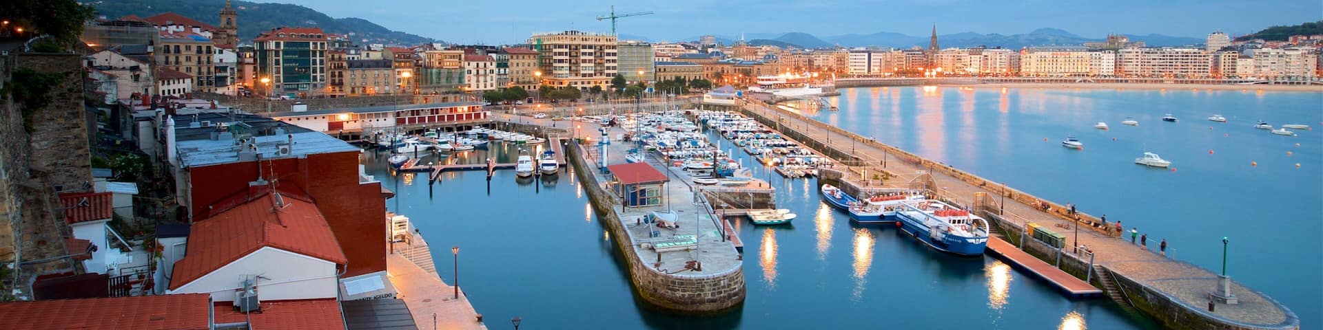 Saint-Sébastien mettant en vedette baie ou port, ville et ville cÎtiÚre