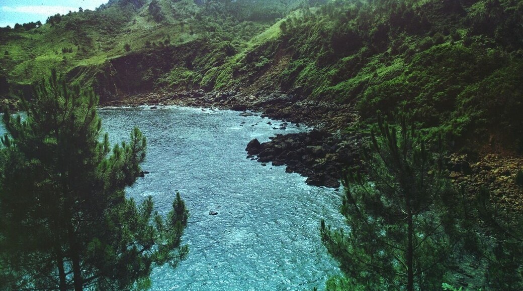 A secluded spot on the lovely Monte Ulia, perfect for relaxing after a morning hike. The location included in the post is actually of the hotel at the foot of the mountain. A nice, affordable hotel for anyone experiencing San Sebastián on a budget.
