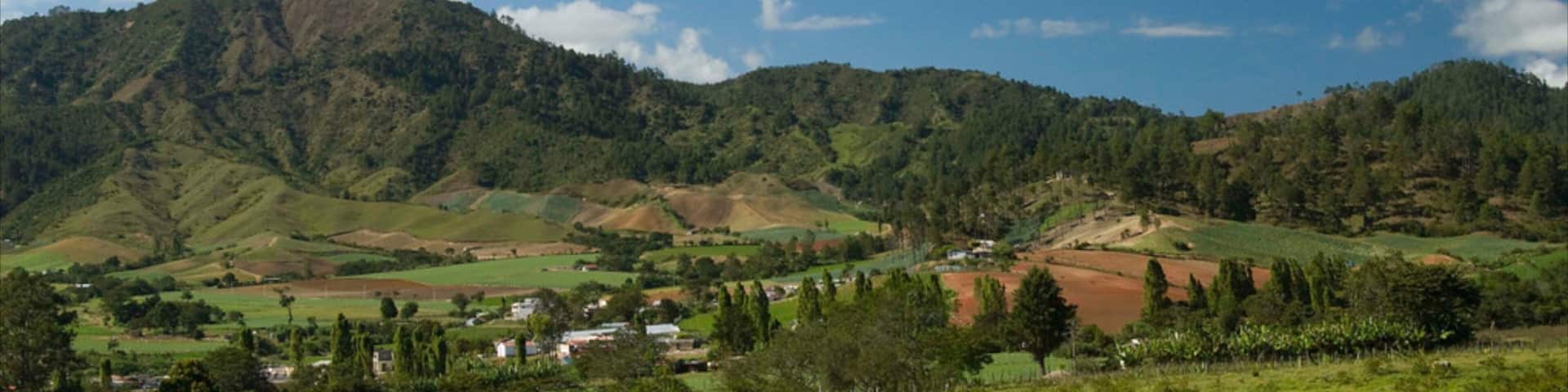 Jarabacoa which includes farmland, mountains and tranquil scenes