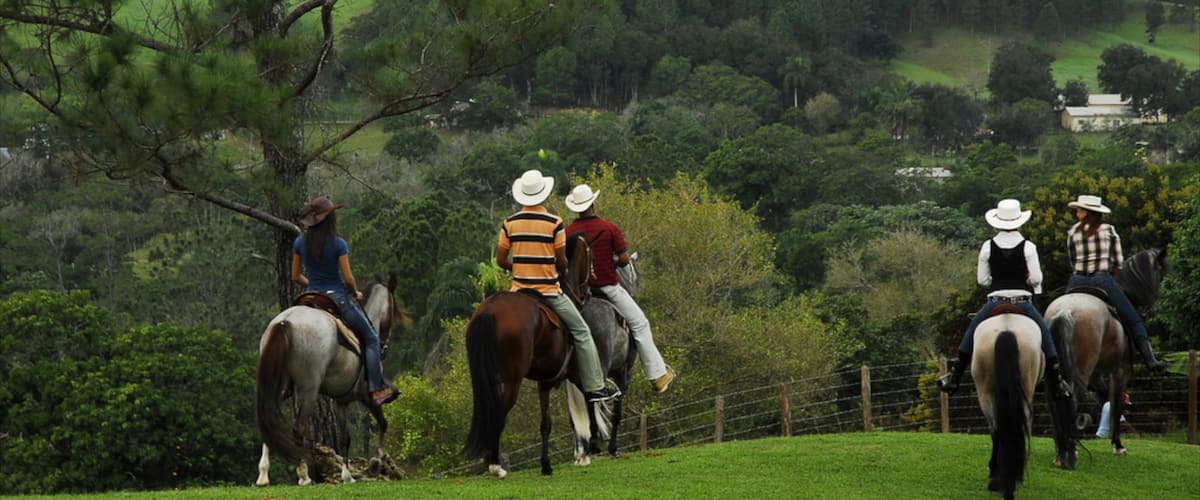 Jarabacoa mettant en vedette scÚnes tranquilles et équitation