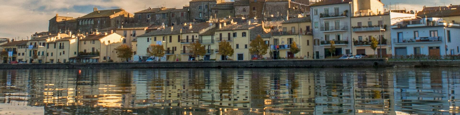Borgo di Marta sul lago di Bolsena