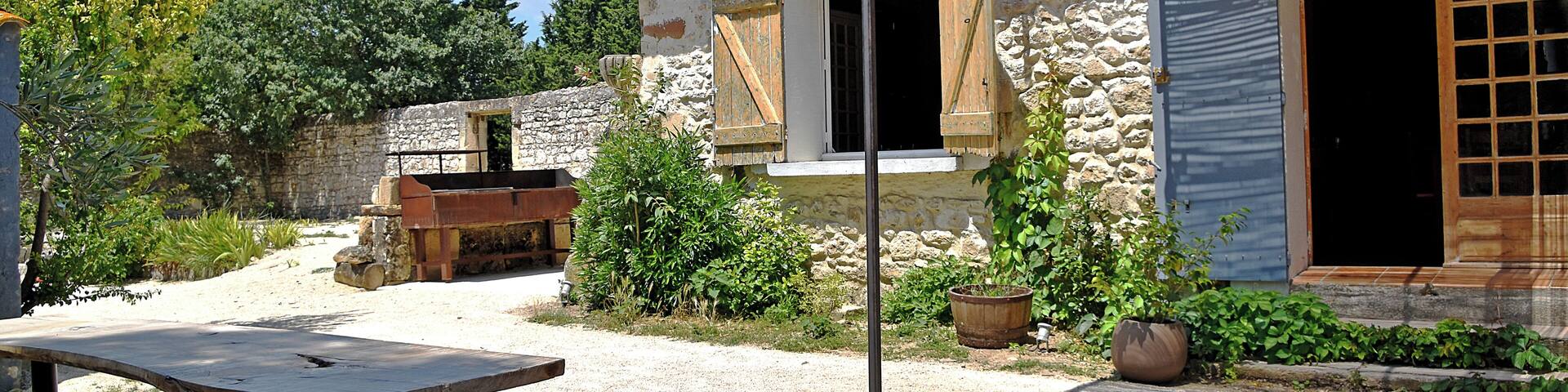 Our tables were set up outside shaded by trees. The experience was charm mixed with good food and excellent service. A must if you are anywhere near. #OnTheRoad