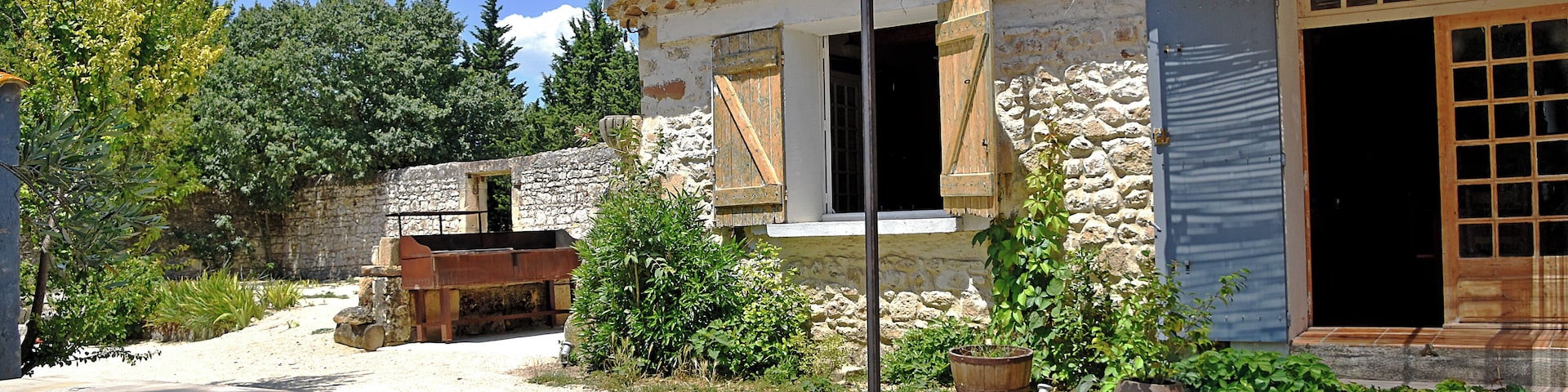 Our tables were set up outside shaded by trees. The experience was charm mixed with good food and excellent service.  A must if you are anywhere near. #OnTheRoad