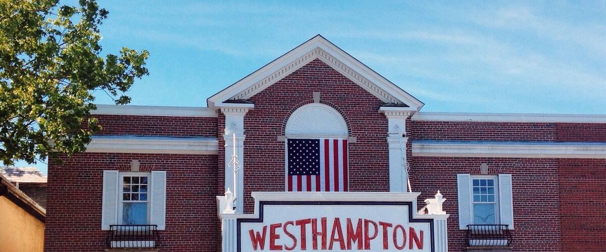 A great place to hear some live music. West Hampton is such a cool little town, a bit ritzy but still cozy and quaint. Very fun to be near the beach and stop in town for a quick ice cream cone.