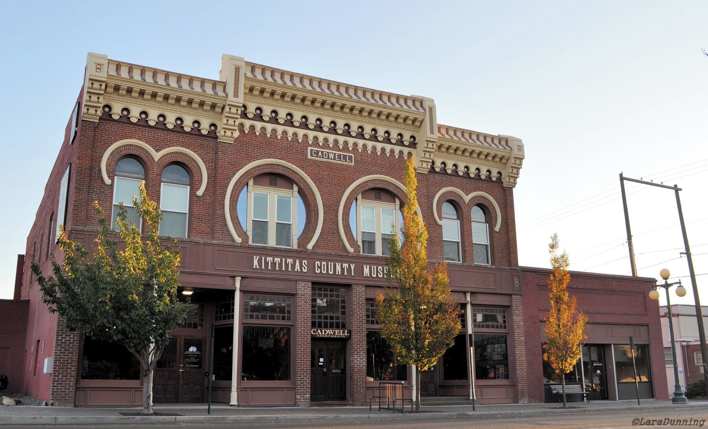 The Cadwell Building in downtown Ellensburg, Wa. was built in 1889  with one million bricks. It now houses the Kittitas County Museum.
#roadtrip #history #museum #StunningStructures