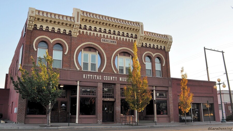 The Cadwell Building in downtown Ellensburg, Wa. was built in 1889 with one million bricks. It now houses the Kittitas County Museum.
#roadtrip #history #museum #StunningStructures