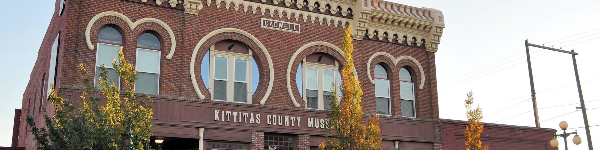 The Cadwell Building in downtown Ellensburg, Wa. was built in 1889  with one million bricks. It now houses the Kittitas County Museum.
#roadtrip #history #museum #StunningStructures