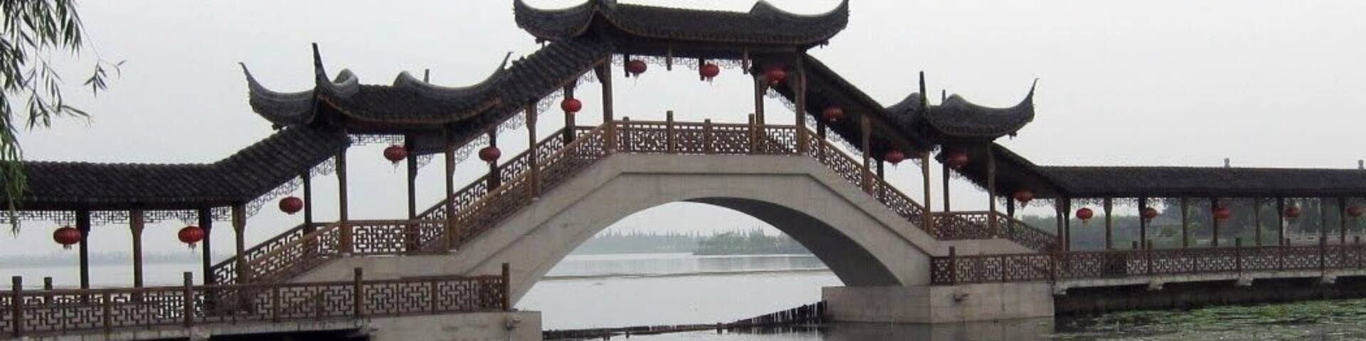 Kunshan Jinxi town - a beautiful historical water town hidden between the border of Shanghai and Jiangsu. It is located in the southwest of Kunshan city, about 45 minutes drive from Shanghai.