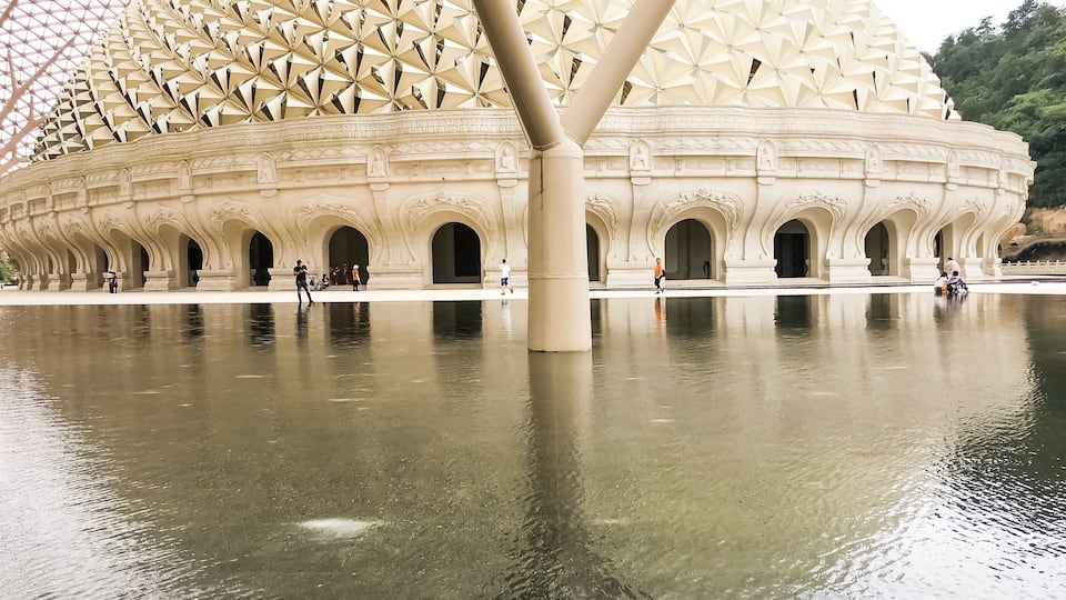 佛丁官, 牛首山, 南京, Niushoushan, Nan Jing, China - stunning building for the Buddhism museum n glad we managed to visit this grand place - still not fully completed but there are so much to see #travel #red #landscape #china #hiking #architecture #hiking #nationalpark #adventure