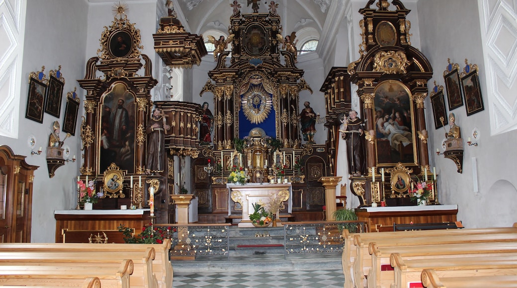 Altar der Wallfahrtskirche zu Unserer Lieben Frau Mariahilf ist eine Wallfahrtskirche in der Gemeinde Kartitsch in Osttirol, Österreich. Ortsteil Hollbruck.