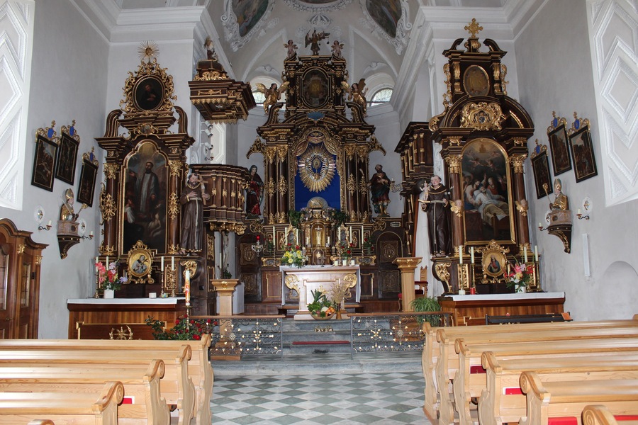 Altar der Wallfahrtskirche zu Unserer Lieben Frau Mariahilf ist eine Wallfahrtskirche in der Gemeinde Kartitsch in Osttirol, Österreich. Ortsteil Hollbruck.