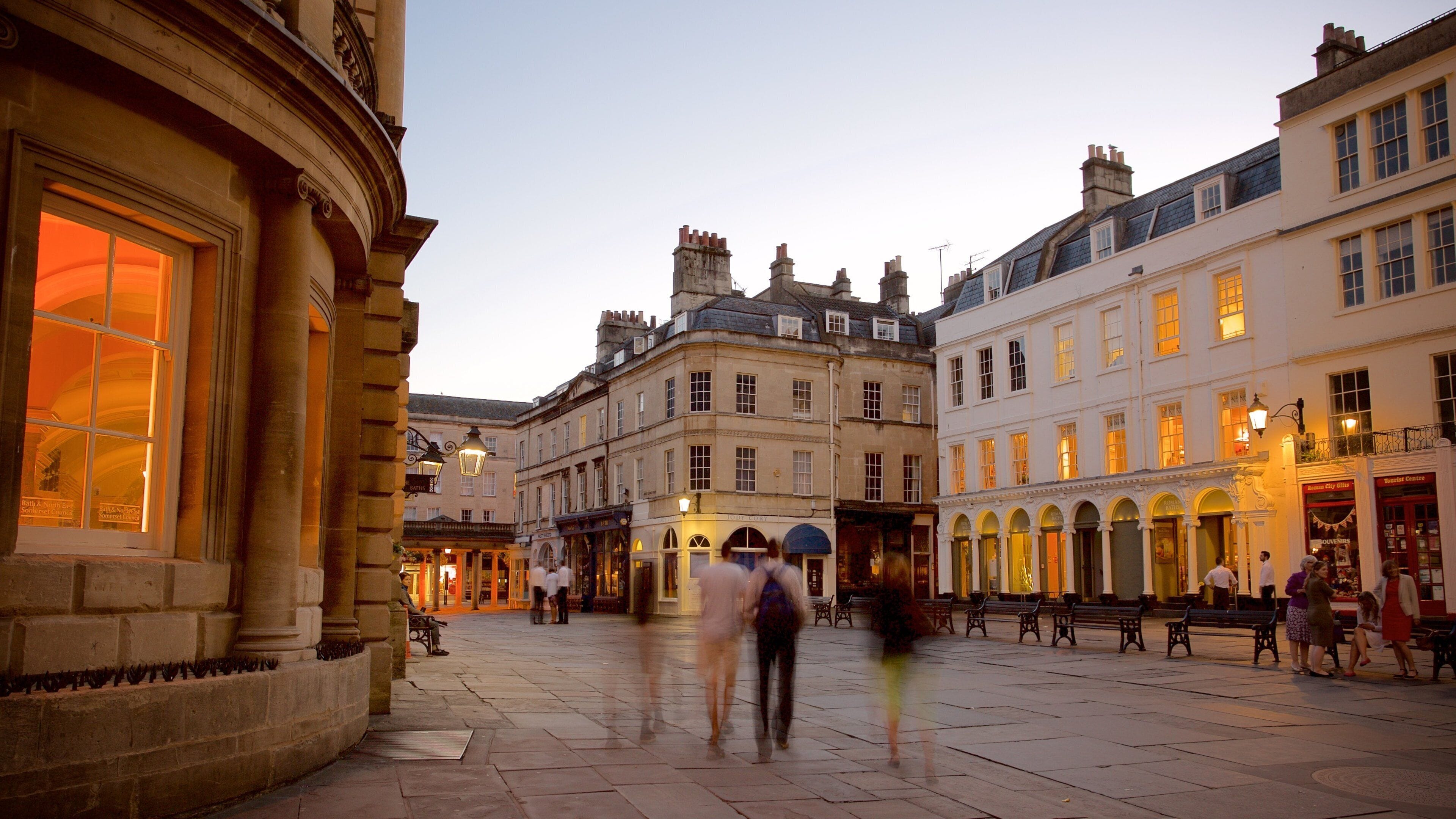 Bath featuring street scenes, a city and heritage architecture