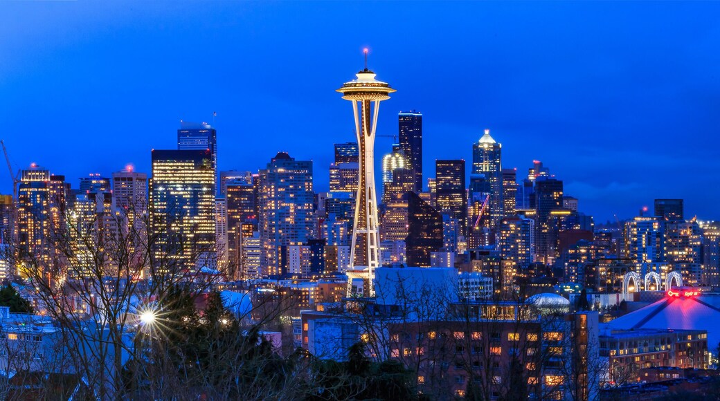Seattle skyline panorama at sunset from Kerry Park in Seattle