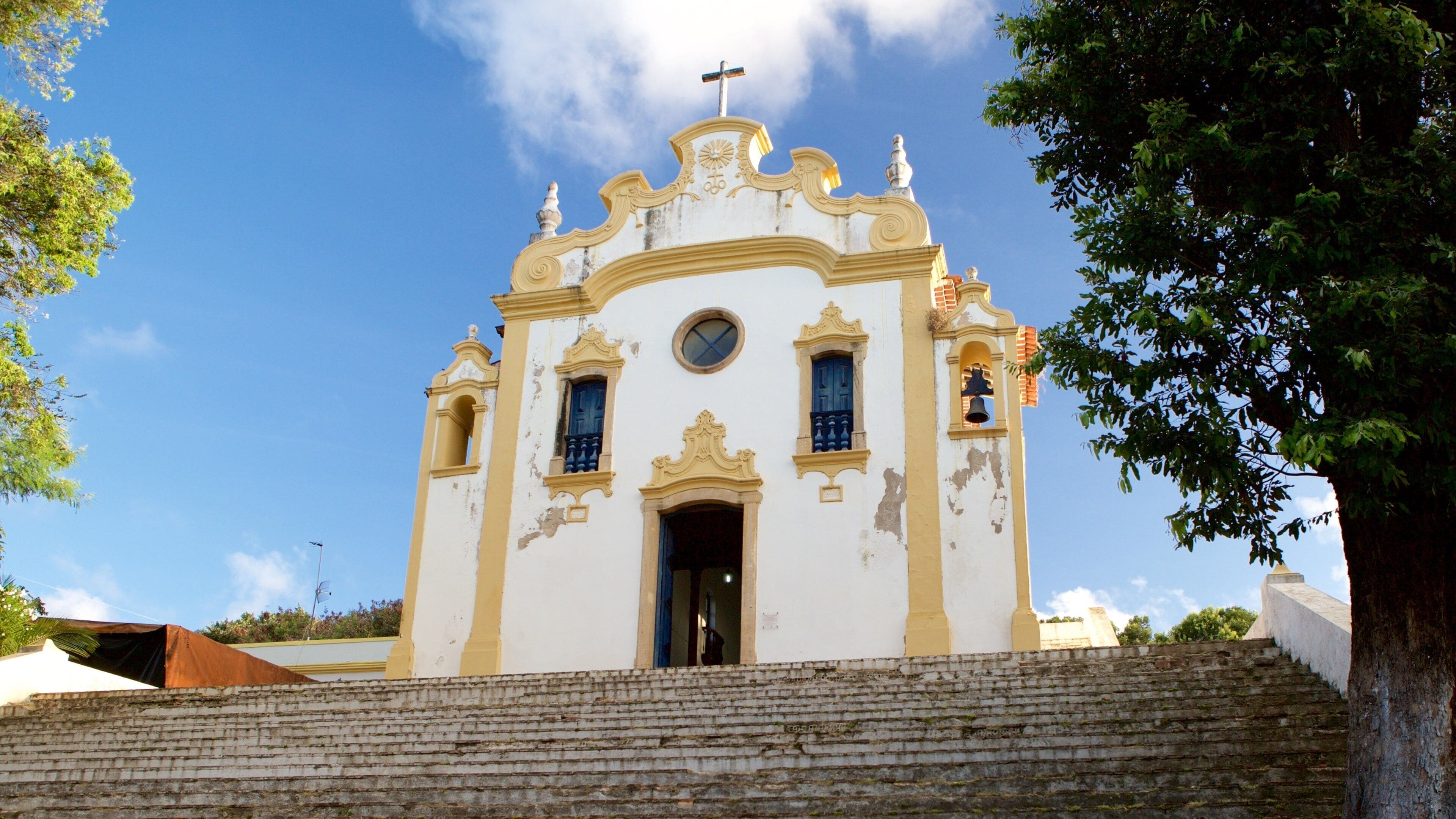 Fernando de Noronha which includes a church or cathedral and religious aspects