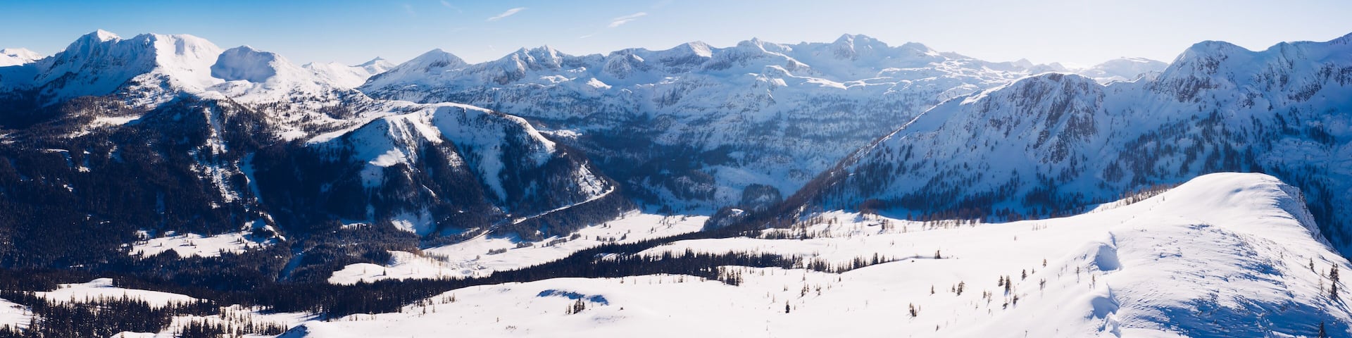 Zauchensee panorama during a beautiful sunny winter day