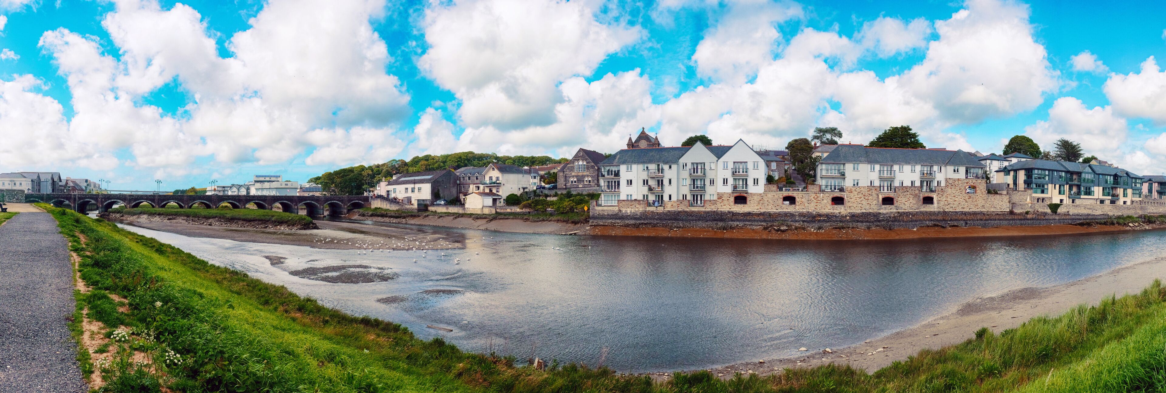 river panorama of Wadebridge town