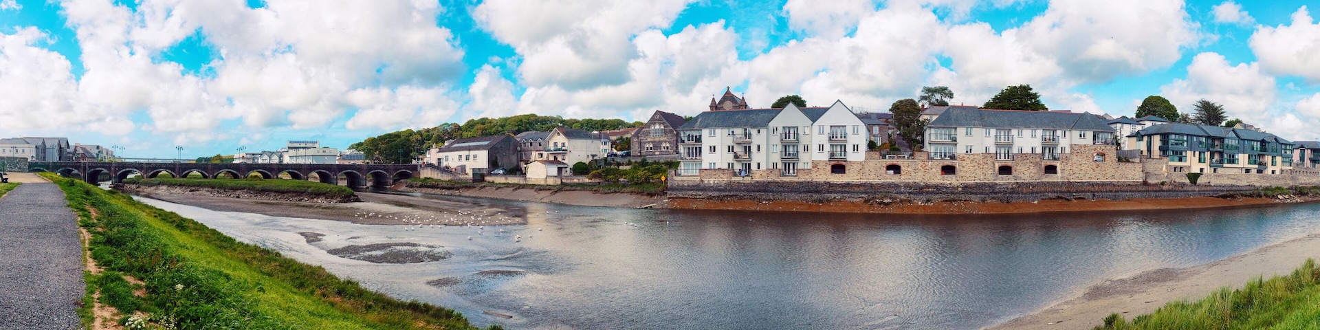 river panorama of Wadebridge town