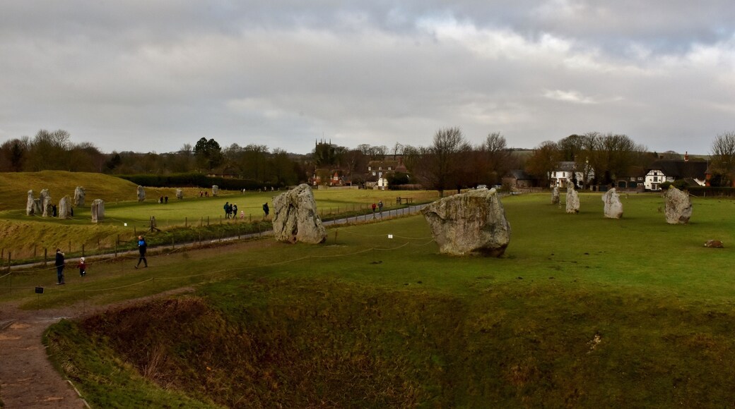 Today was our first #lksawaydays of 2020 #ukoutandabout We left Reading and headed out to the Wiltshire village of Avebury to have a walk around the Neolithic henge, visit the museum and have some lunch in the Red Lion. Its been over 20 years since the LKs last visited so were looking forward to re-visiting. There are no charges to walk amongst the stones which make up the largest megalithic stone circle in the world, but there are separate charges for the museum and the Avebury Manor. The main car park is £4 for the day but not very big considering the volume of visitors Avebury sees, so if you visit we would suggest outside peak months. The purpose of the the stone circle is unknown but its believed to be a ritual complex, the site is a sacred site to the contemporary Pagans and if you are lucky on your visit you may see Druidic rites taking place. Its a pleasant half day and if the weather is a little moody it can add to the visit too! #avebury #aveburystones #stones #stonecircle