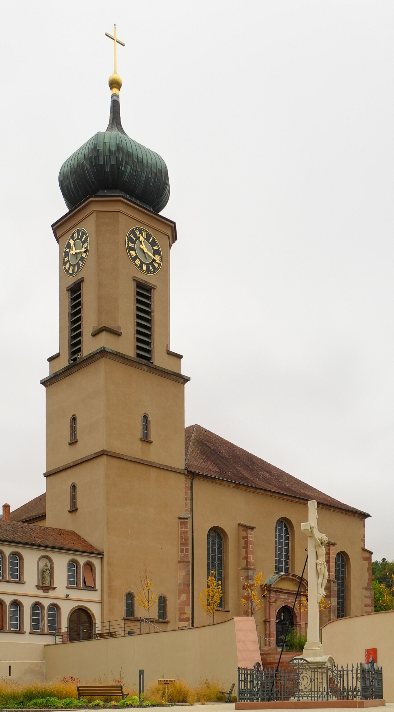 This file was uploaded with Commonist. Basilique de Thierenbach : à l'extérieur (HDR).