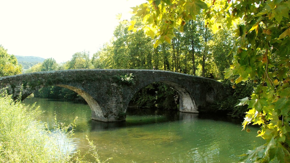 Bidasoa ibaiko Mikel deuna zubia Beratik hurbil