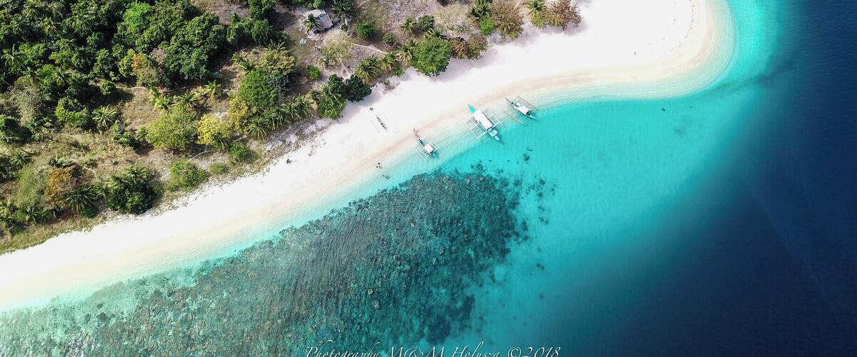 Debotunay Island is good place to escape from Coron. White sand and clear blue water.
For full story please visit our blog
https://photographymmholusza.wordpress.com/2018/01/03/first-blog-post/