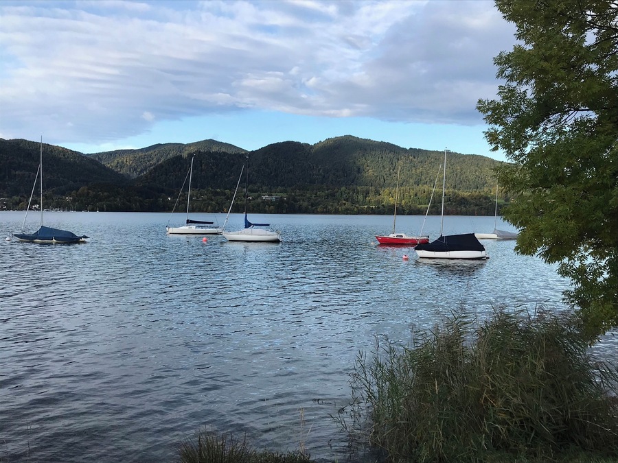 Sunny autumn morning on the Tegernsee