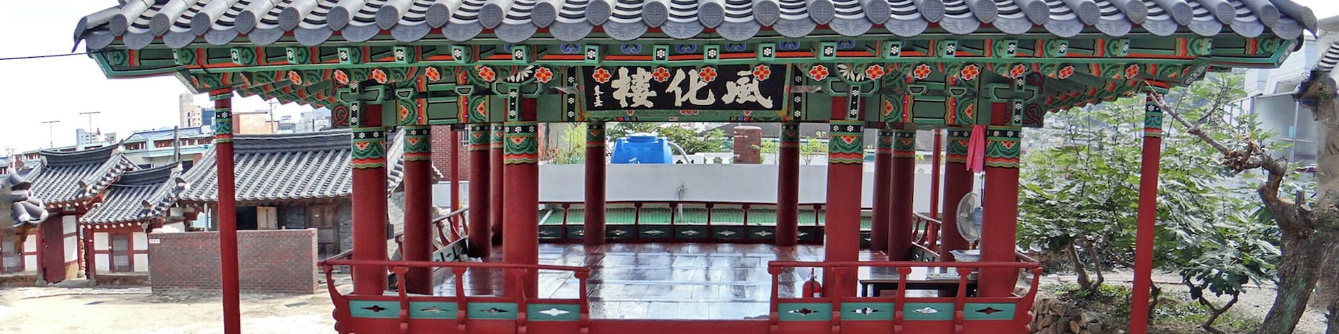 Suncheon Hyanggyo Yusasil (pavilion) - Suncheon Hyanggyo was founded by the government in 1407, for the study of Confucianism, and relocated to the present location in 1801. Suncheon Hyanggyo's buildings represent the typical characteristics of Hyanggyo construction of the Joseon Era.The Suncheon Hyanggyo is tangible Cultural Property # 127.