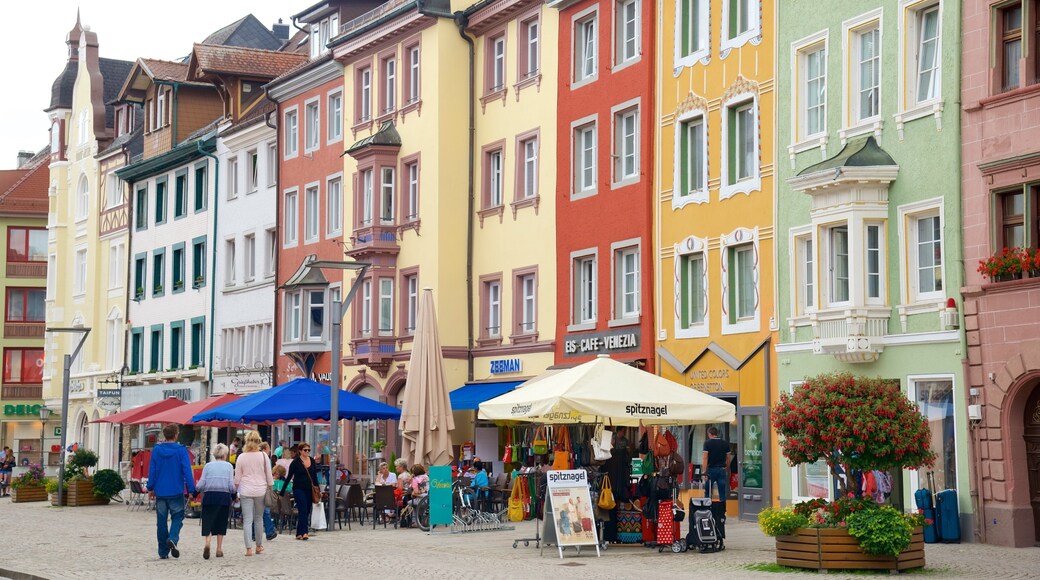 Villingen-Schwenningen showing street scenes and outdoor eating