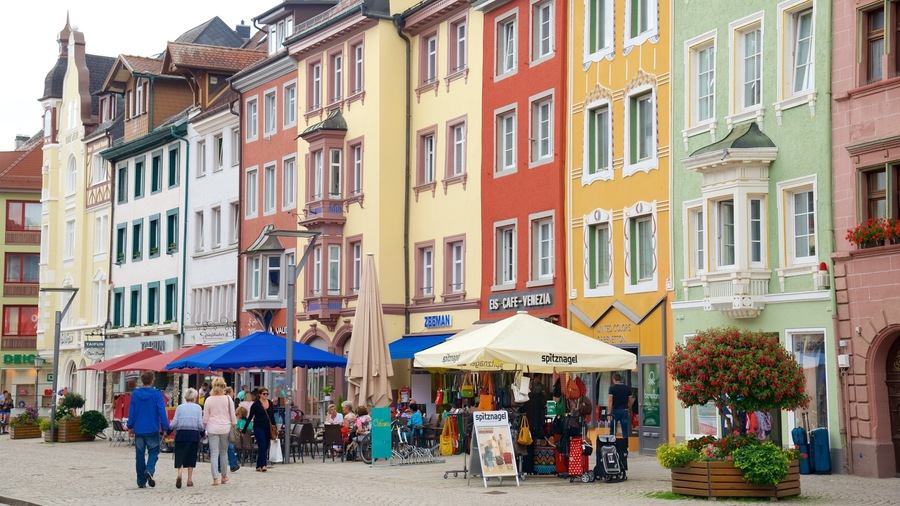 Villingen-Schwenningen showing street scenes and outdoor eating