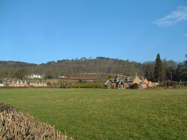 Baledgarno village. Baledgarno only dates from the early 19th century when it was built, around 1807, by the 8th Lord Kinnaird, instead of gradually developing, like a normal village.