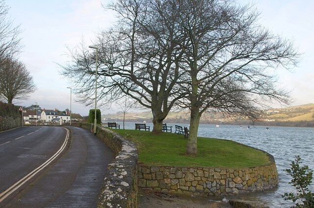 Seats on the headland, Ringmore. The seats have a view over the Teign estuary. In the background is the scene in 766630.