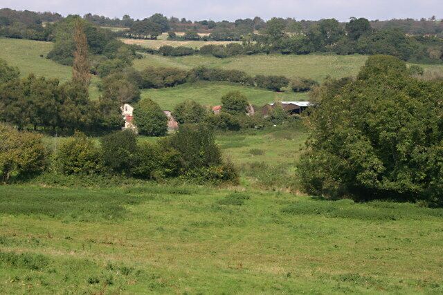 Site of Medieval Bishop's Palace. Where there are now just some barns there used to be a Bishop's Palace of which a little remains (see 139269).