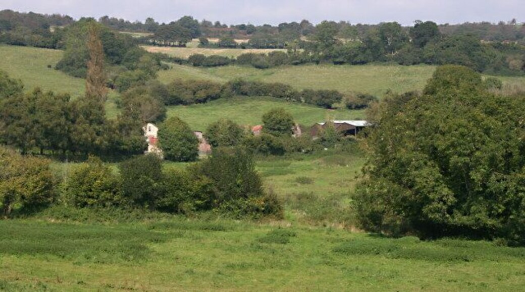 Site of Medieval Bishop's Palace. Where there are now just some barns there used to be a Bishop's Palace of which a little remains (see 139269).