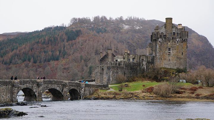Eilean Donan Castle is one of the most photographed castle in Scotland and it's no wonder, it's been showcased in several movies and been the backdrop to many wedding proposals. #roadtrip #scotland
