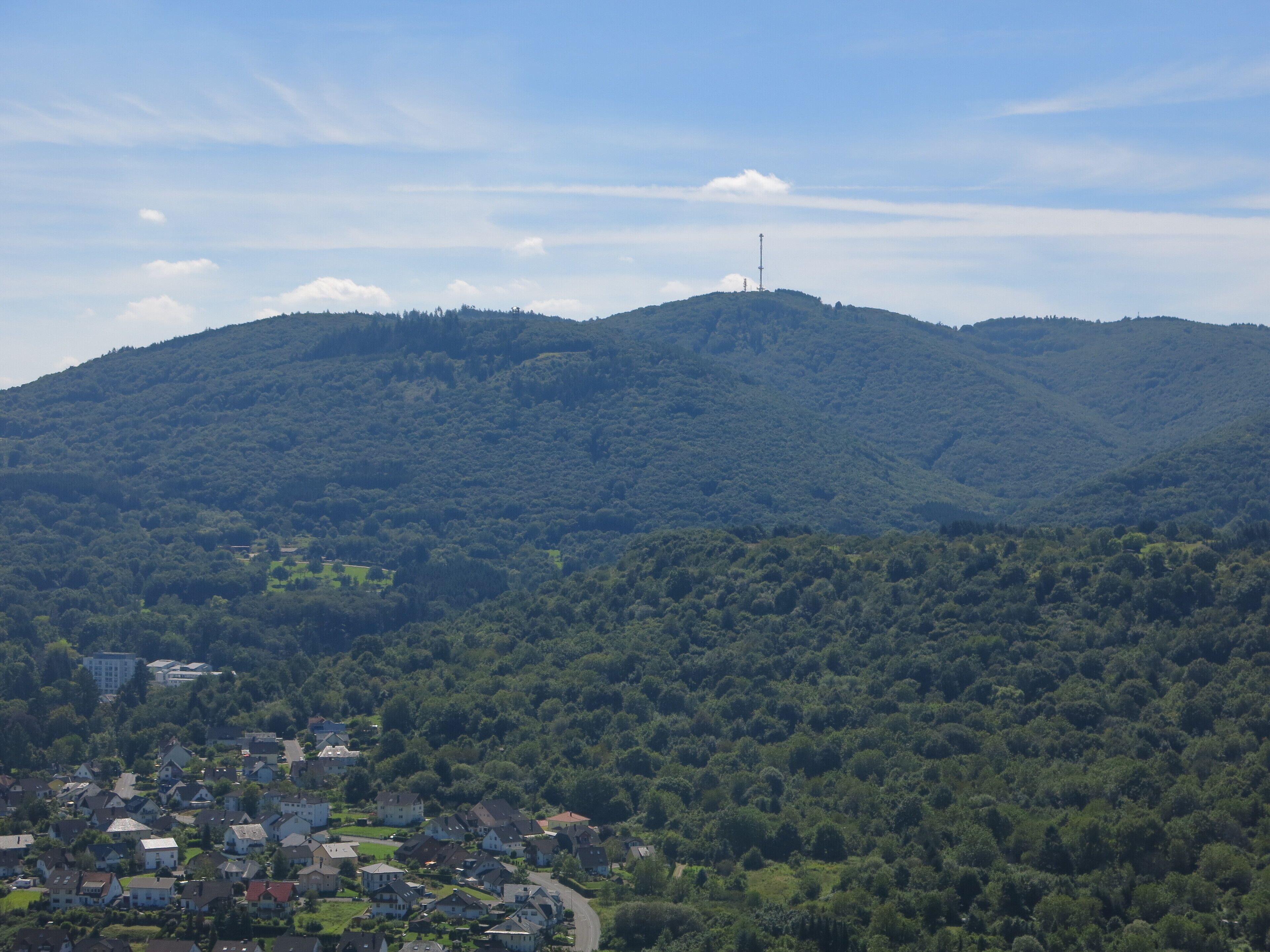 Mountain Fleckertshöhe near Bad Salzig, seen from Sterrenberg Castle