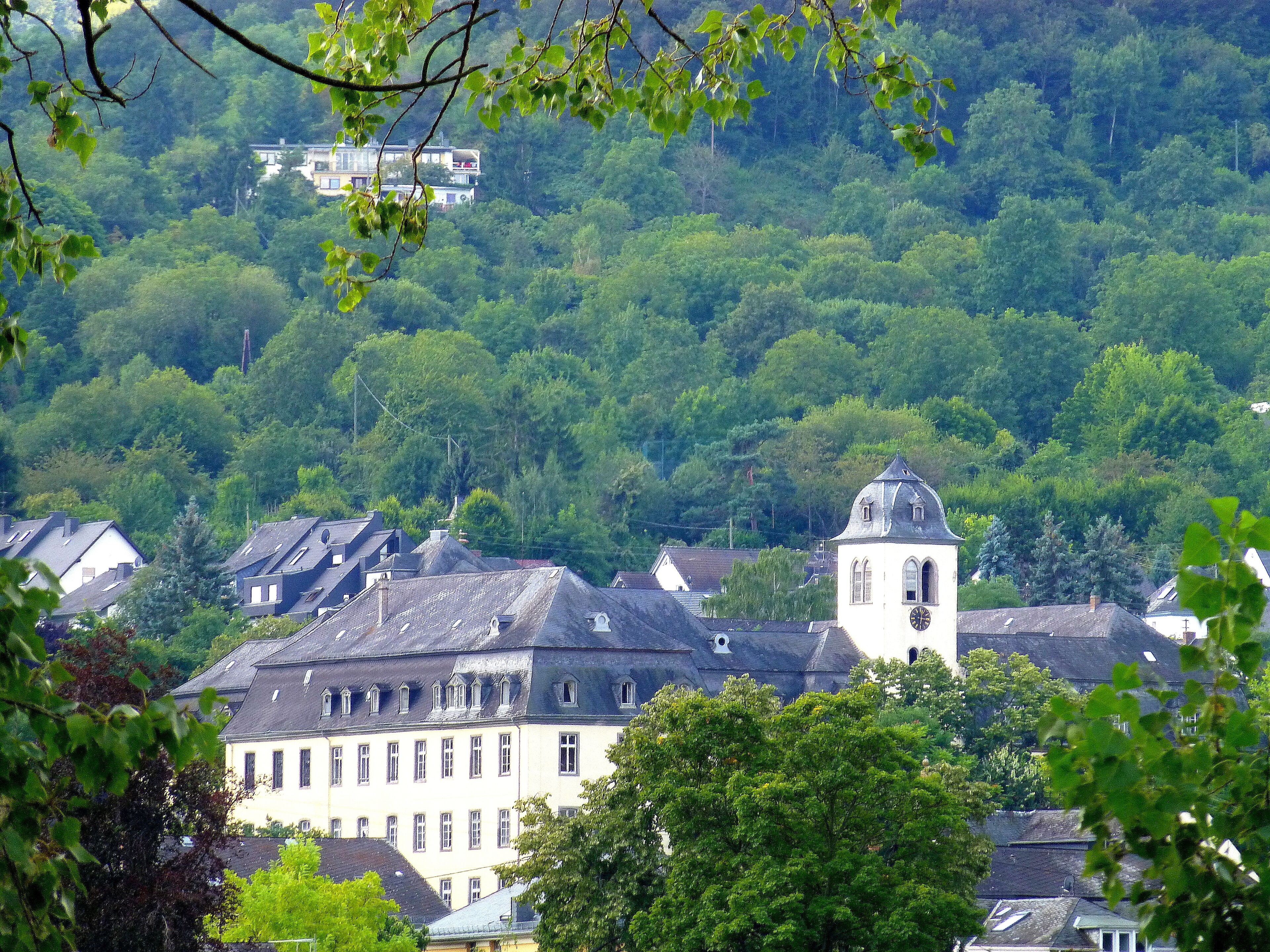 Boppard - Kloster Marienberg (zoom from the other side of Rhine).