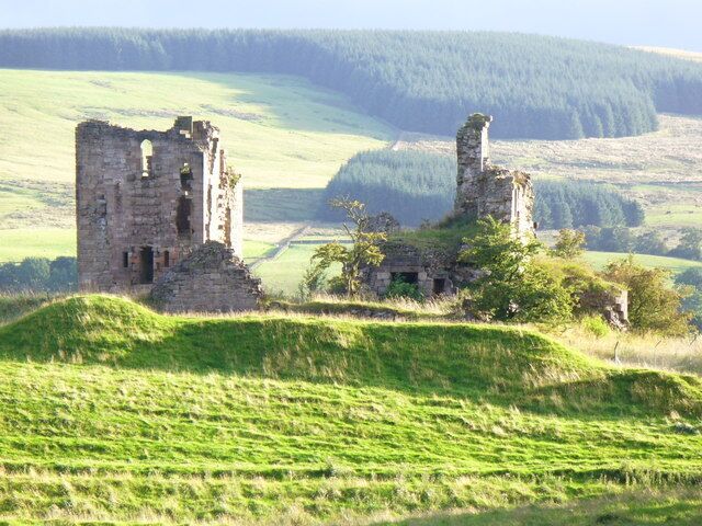 Ruined Sanquhar Castle A castle has been here by the Nith since the 1100s and it has a tower named after William Wallace. Latterly it was owned by the Douglases and stones have been removed for use in constructing the town's Tolbooth. http://en.wikipedia.org/wiki/Sanquhar