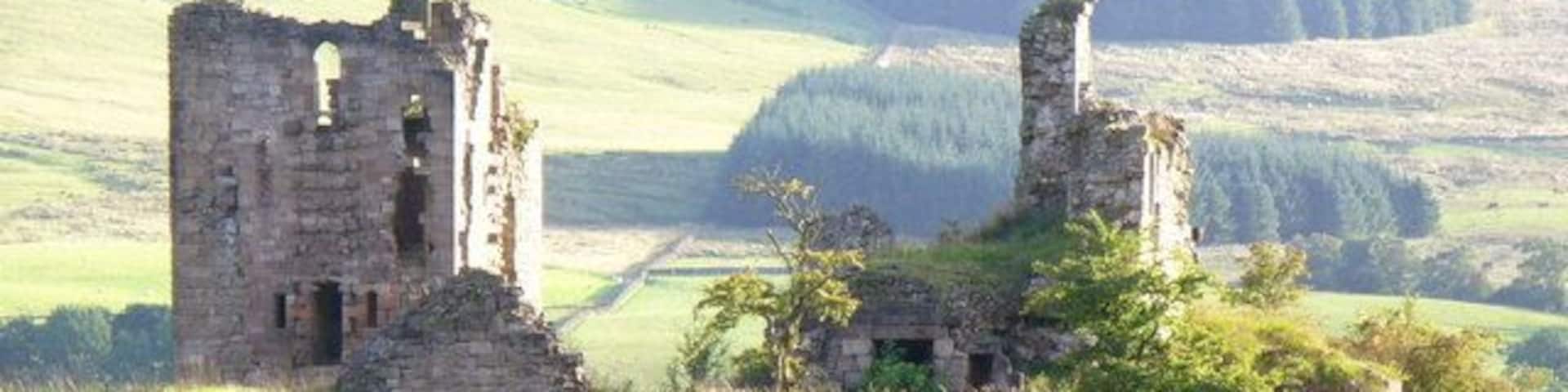 Ruined Sanquhar Castle A castle has been here by the Nith since the 1100s and it has a tower named after William Wallace. Latterly it was owned by the Douglases and stones have been removed for use in constructing the town's Tolbooth. http://en.wikipedia.org/wiki/Sanquhar