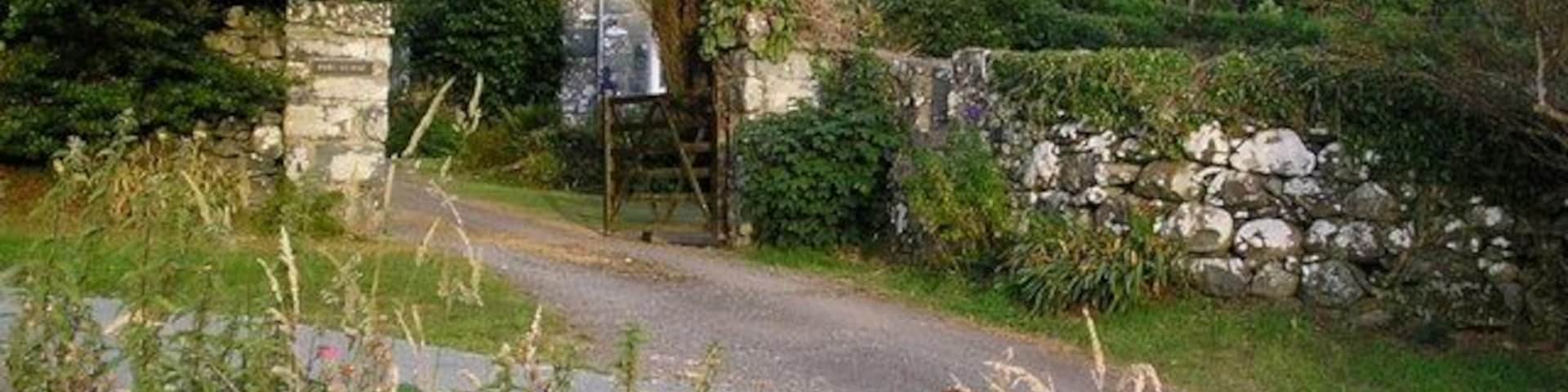 Parc Uchaf. in Ffordd Gors, Dyffryn Adudwy