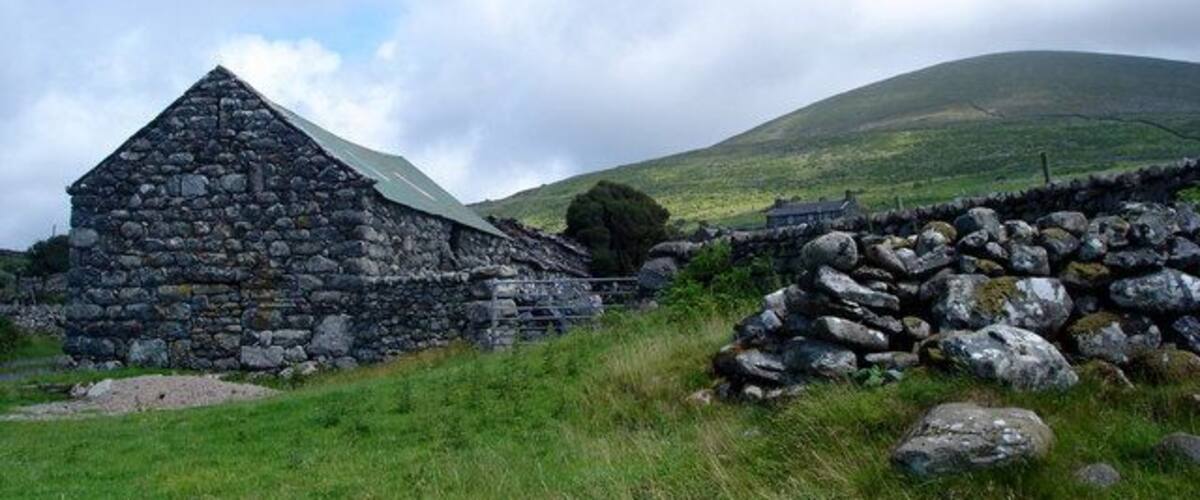 A Rhinog Barn This sturdy barn at 607247 is typical of the area below the slopes of Moelfre. Its name is Bron-y-Foel-Ganol.