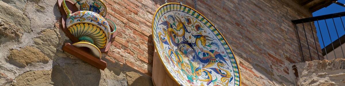 Deruta featuring outdoor art