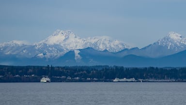 Washington State Ferry Leaves Kingston With Olympic Mountains in Background
