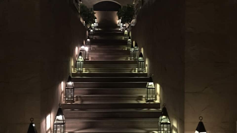 Amazing hotel near the tech district and at a reasonable price. The staff was incredibly accommodating and I just loved these lanterns throughout the grounds. Perfect to end the day.
#lifeatexpedia #merch