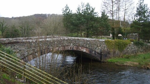 Santon Bridge River Irt flowing under the bridge. Santon is Old English for 'settlement on sandy ground'.