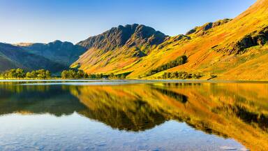 Beautiful morning panorama
of Buttermere lake in the Lake District. England