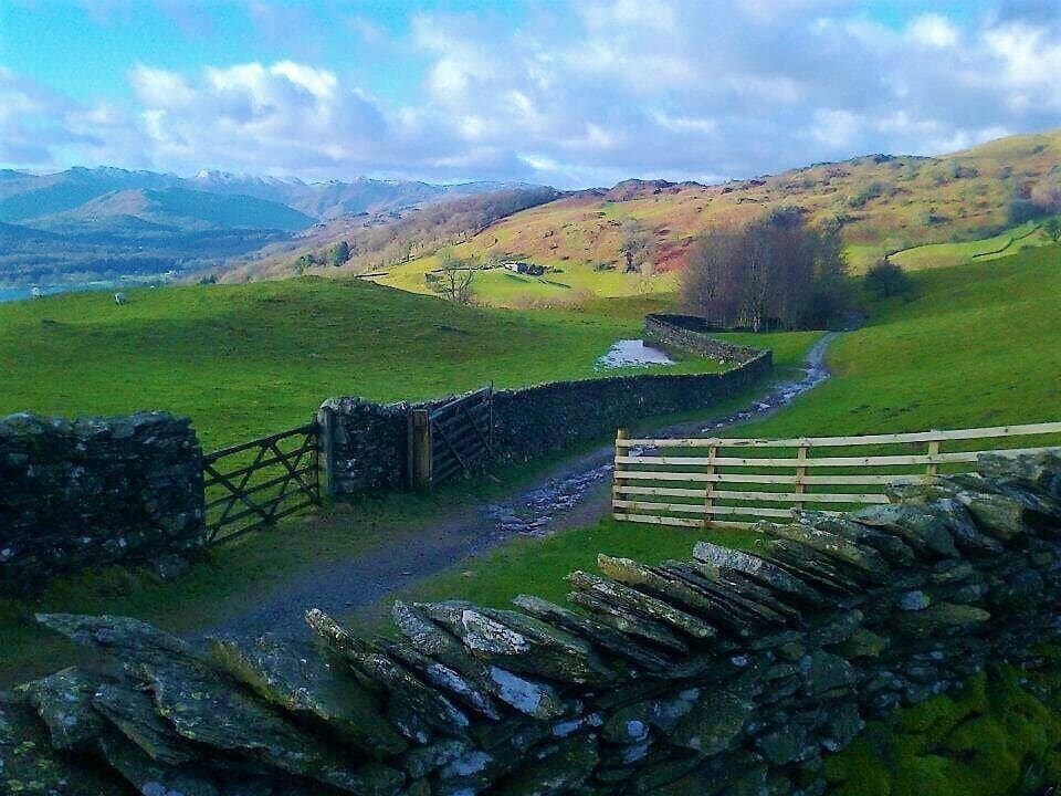 The stunning #English #LakeDistrict. Robin Lane in #Troutbeck #UK
#lifeatexpedia #Parks #Green #Troveon
#Blue #GoldenHour #Mountains #BVSBlue