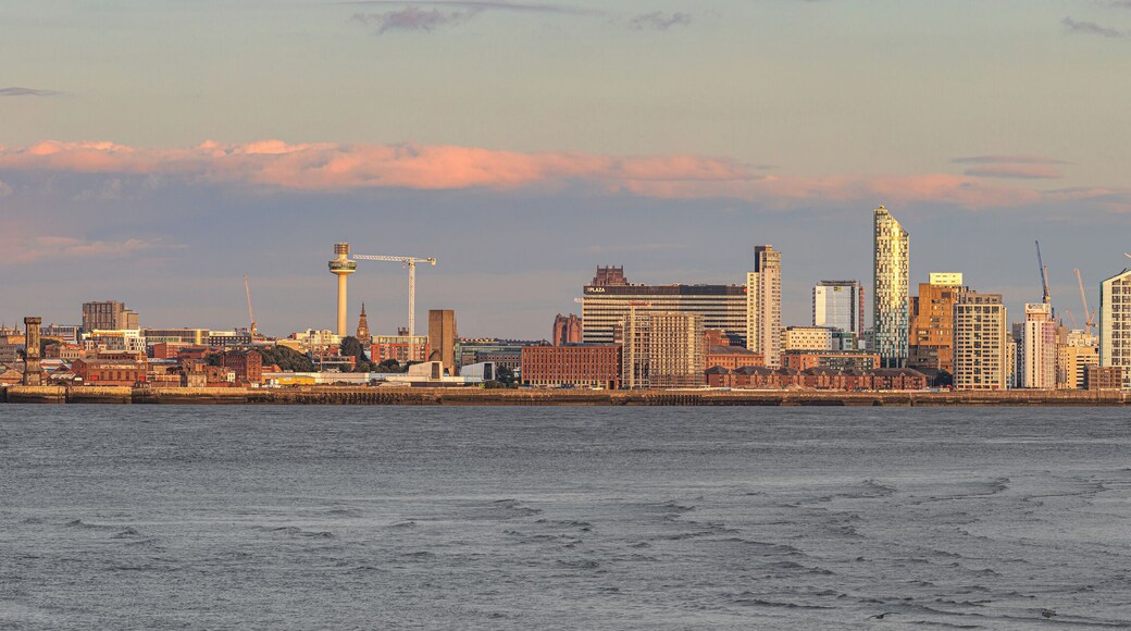 Err On The Side Of Mersey
Wallasey, 7 August 2019.
Canon 6D MK2, 70-200 F4 L @ 200mm, F11, 1/50, ISO 200. Multi-shot Panorama.
#landscapephotography #photography #panorama #NewBrighton #newbrightonbeach #liverpool #wallasey #cityscape