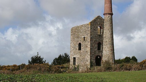 Baronet's Engine House, Pennance Consols. A classic Cornish Engine House. Pennance Consols mine was previously known as Wheal Amelia and mined tin and copper on the southern slope of Carn Marth.