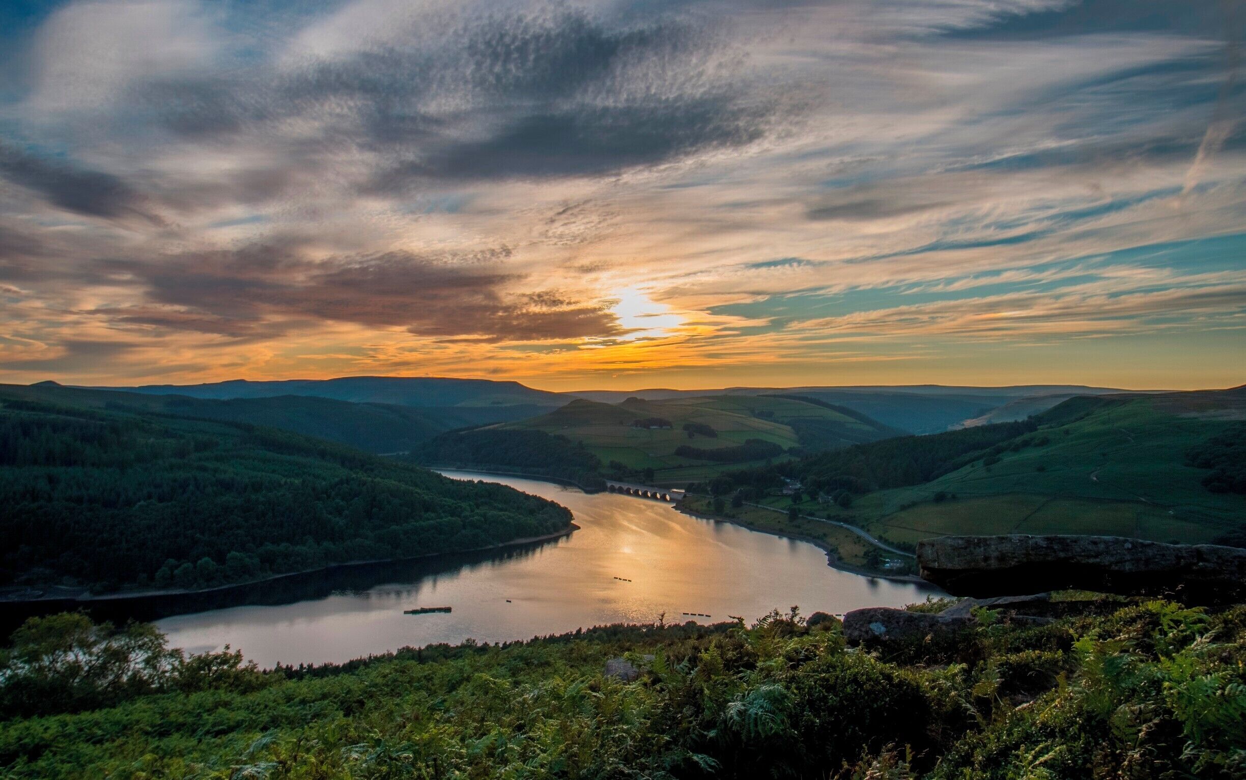 Lovely views over Ladybower Reservoir and the Derwent Valley in the Peak District, Derbyshire. Spectacular sunsets.
