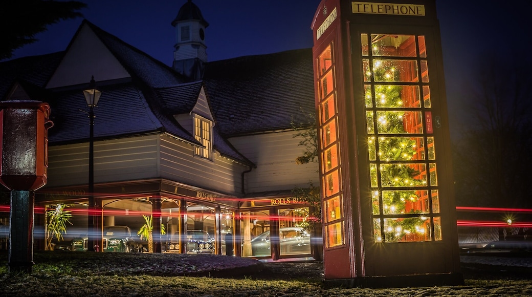 Find a new advent window display in Thaxted every day during December, up to the 24th of December. Inspired by the hugely popular event in Saltaire, 2017 is the first for Thaxted. A new window is lit at 5pm on their given day and remain lit every evening until at least Christmas. There are some charming, beautiful and wonderful windows to be seen.
#red #longexposure #lighttrails #christmasishere #festive #advent #christmas #uk #britain #england